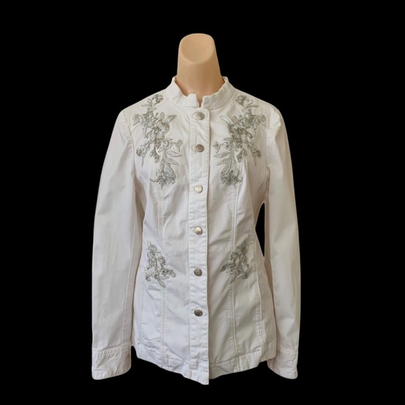 White House Black Market Jackets & Blazers - White House Black Market jacket, white, floral embroidery, designer. Size 00